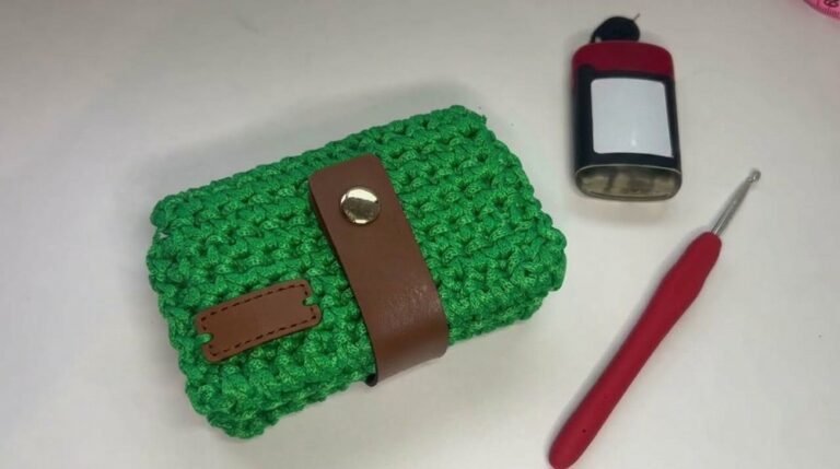 Modern Crochet Wallet With Nautical Yarn Pattern 2