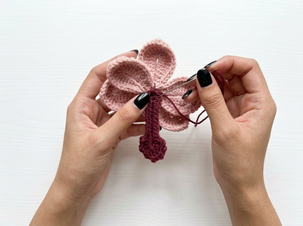How to crochet orchid hairclip