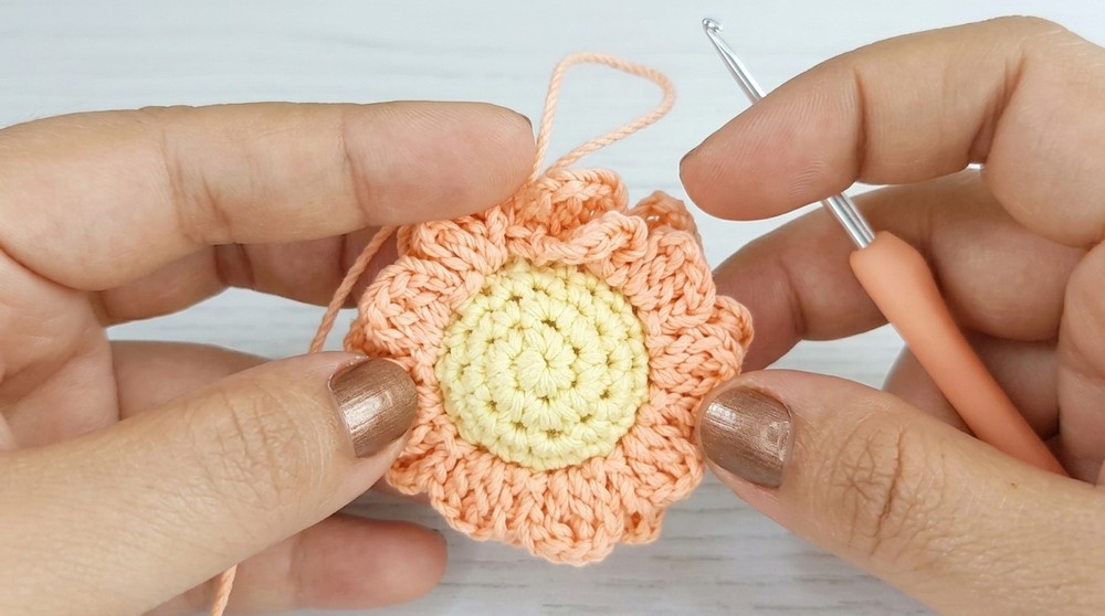 crochet flower pencil