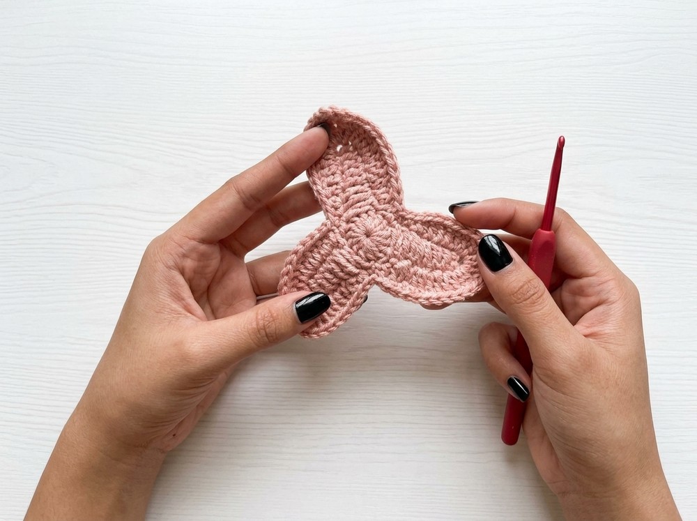 How to crochet orchid hairclip