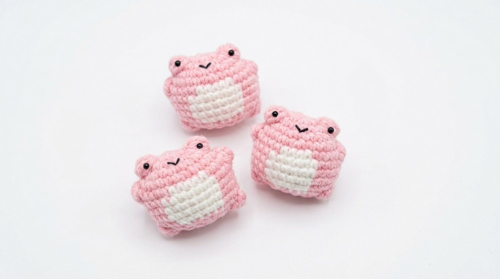 8 Free Chubby Frog Amigurumi Pattern - Plush Yarn Crochet Tutorial