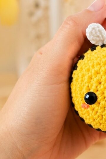 Crochet Bee Amigurumi Keychain Pattern 2