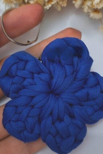 Crochet Yarn Flower Keychain Pattern 2