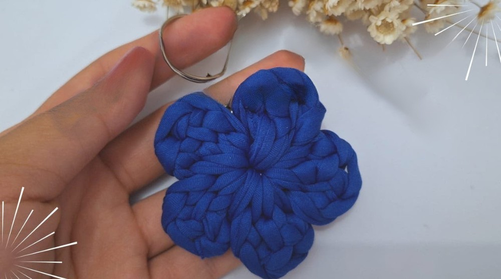 Crochet Yarn Flower Keychain Pattern 2