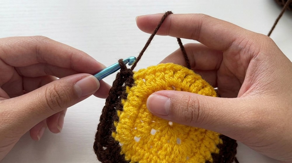 Crochet granny square bag tutorial 6