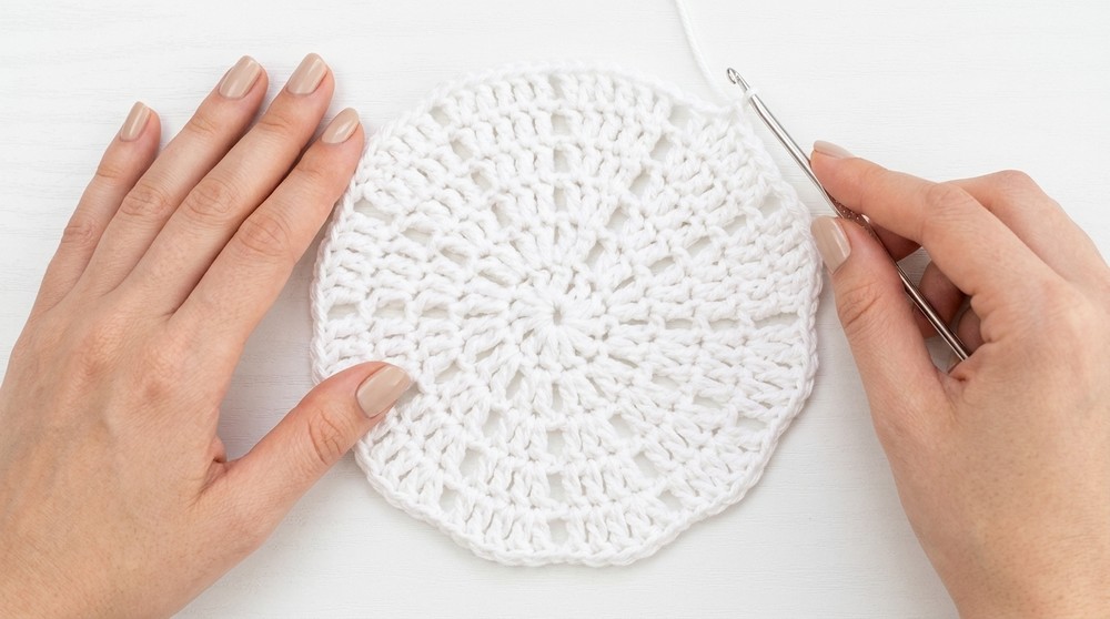 Crochet rose bouquet tablecloth