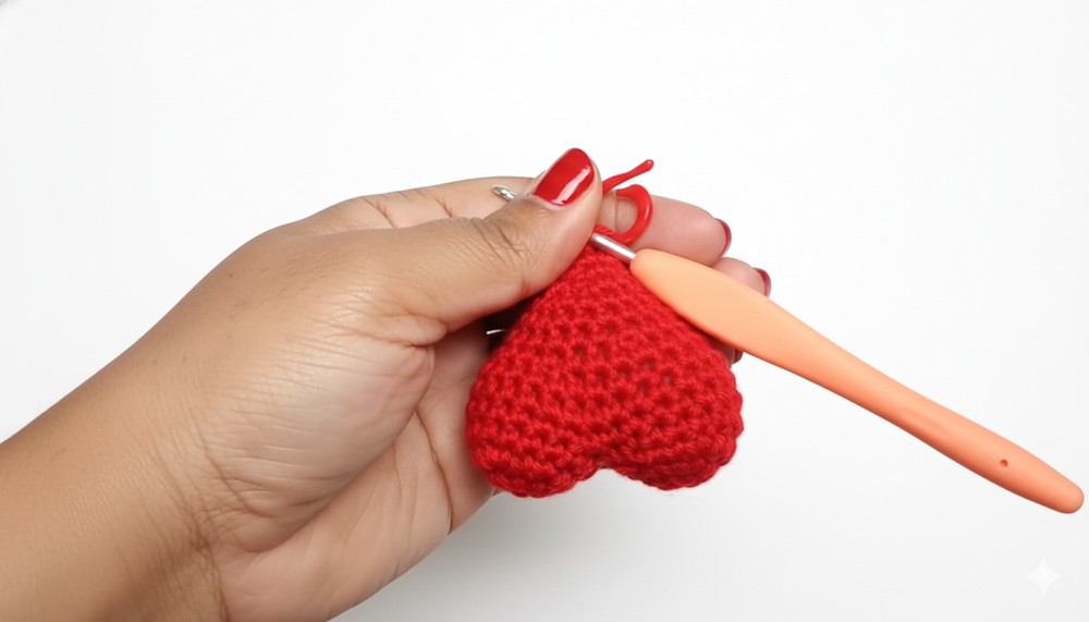 Make your first amigurumi heart 6
