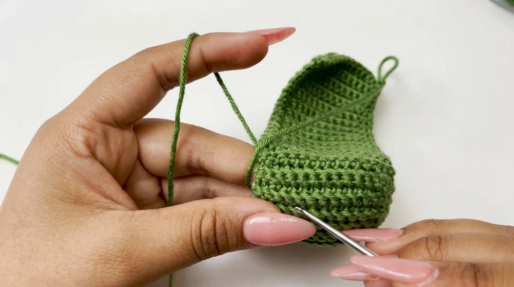 Mini crochet purse step by step 6