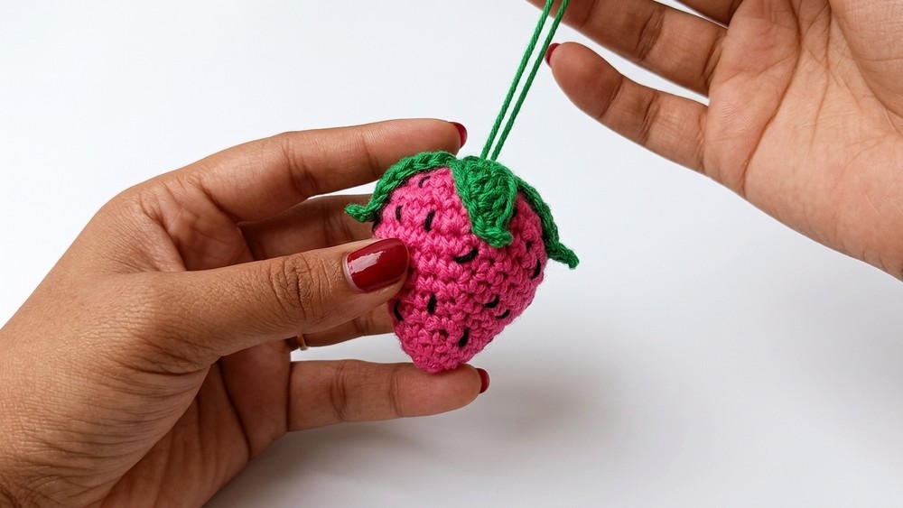 Strawberry Keychain in Amigurumi 2