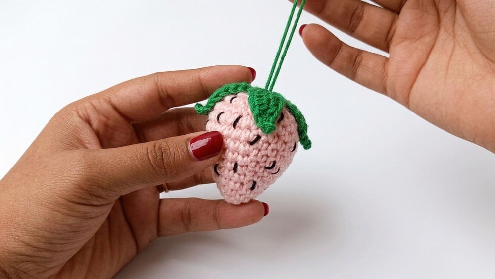Strawberry Keychain in Amigurumi 8