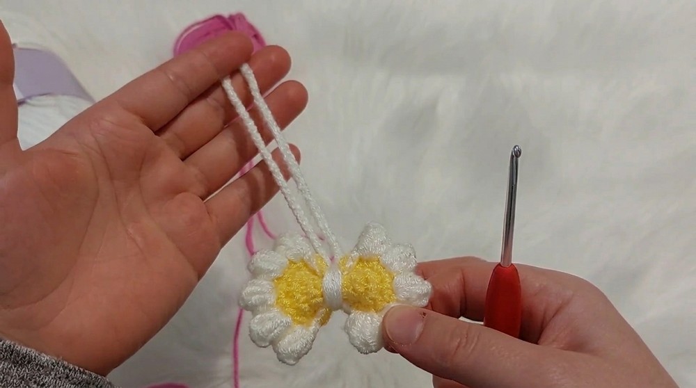 Crochet Bow Flowers Pattern 3