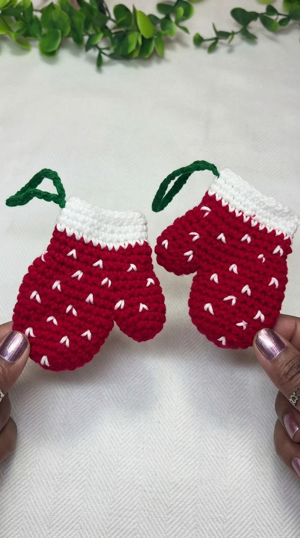 Crochet Christmas Mitten Step-by-step Tutorial 11