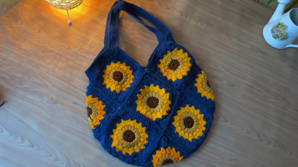 Crochet Flower Granny Square Bag Pattern 2