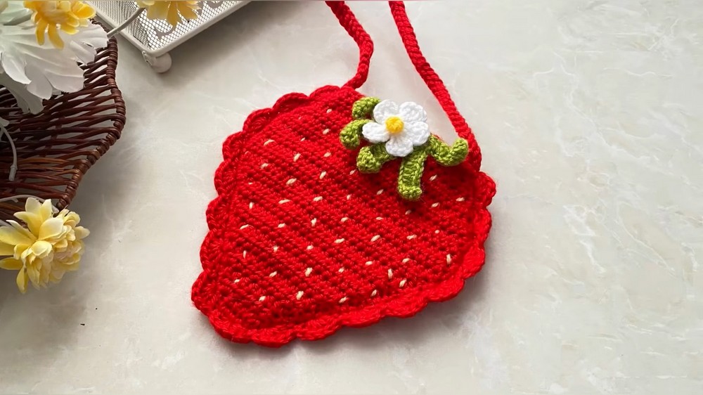 Crochet Strawberry Holiday Bag Pattern 2