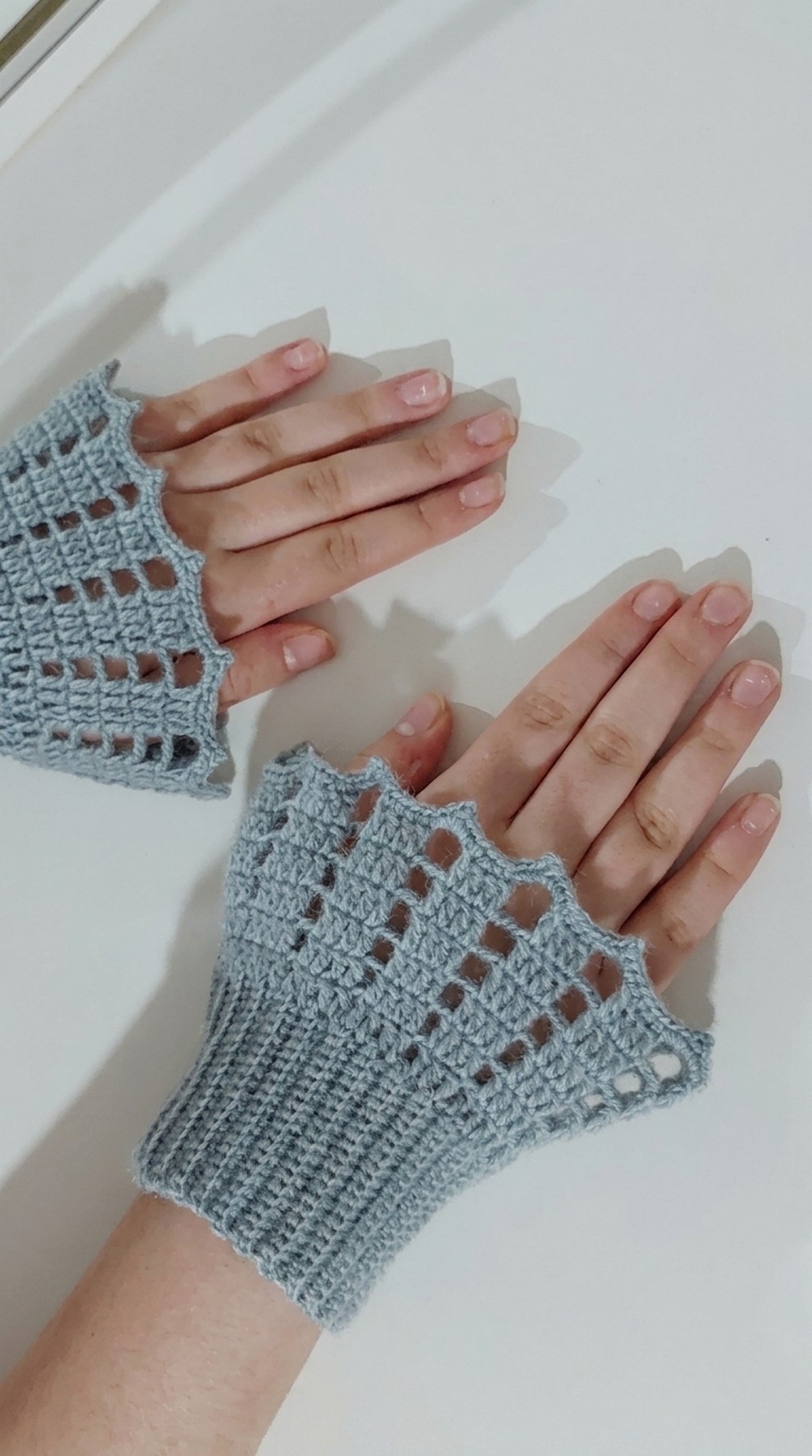 Crochet Stylish Gloves Pattern 10