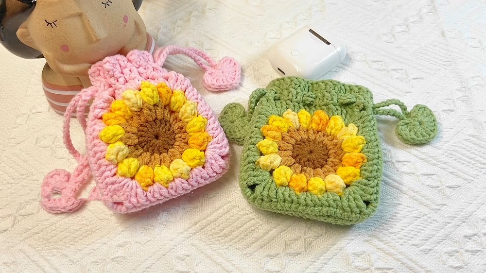 Crochet Sunflower Granny Square Pouch Pattern 10