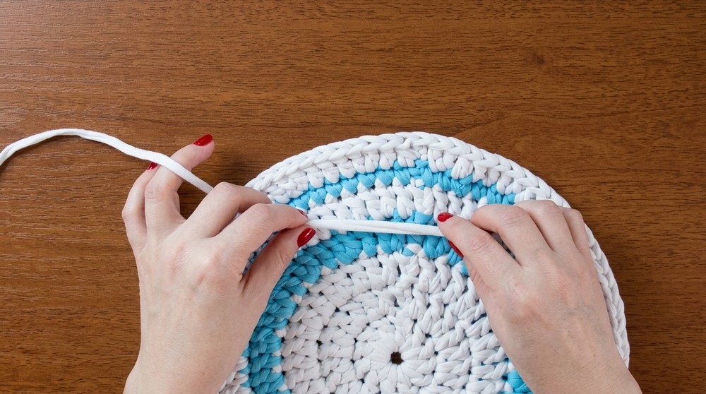 Crochet for Beginners - Round Rug with Jersey Yarn 7