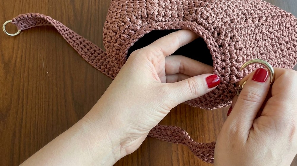 How to Crochet an Elegant Bag with a Simple design 7